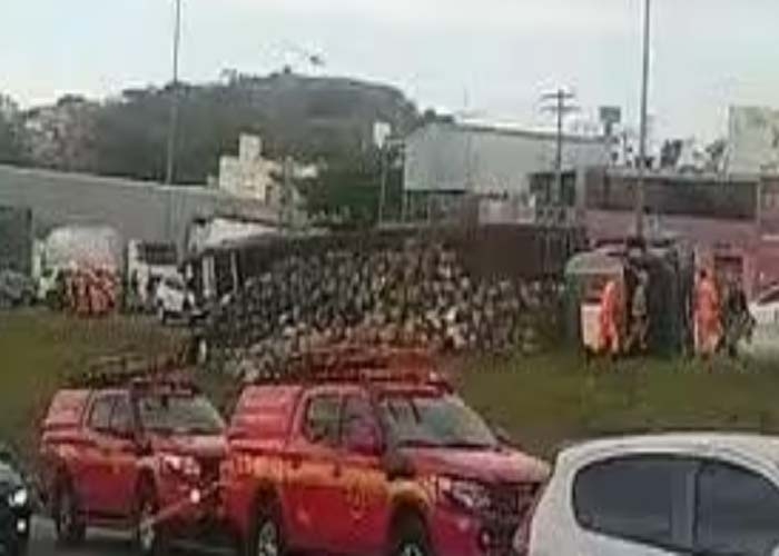 Tombamento de caminhão carregado de frutas deixa dois mortos em trecho da  BR-116, no Ceará, Ceará